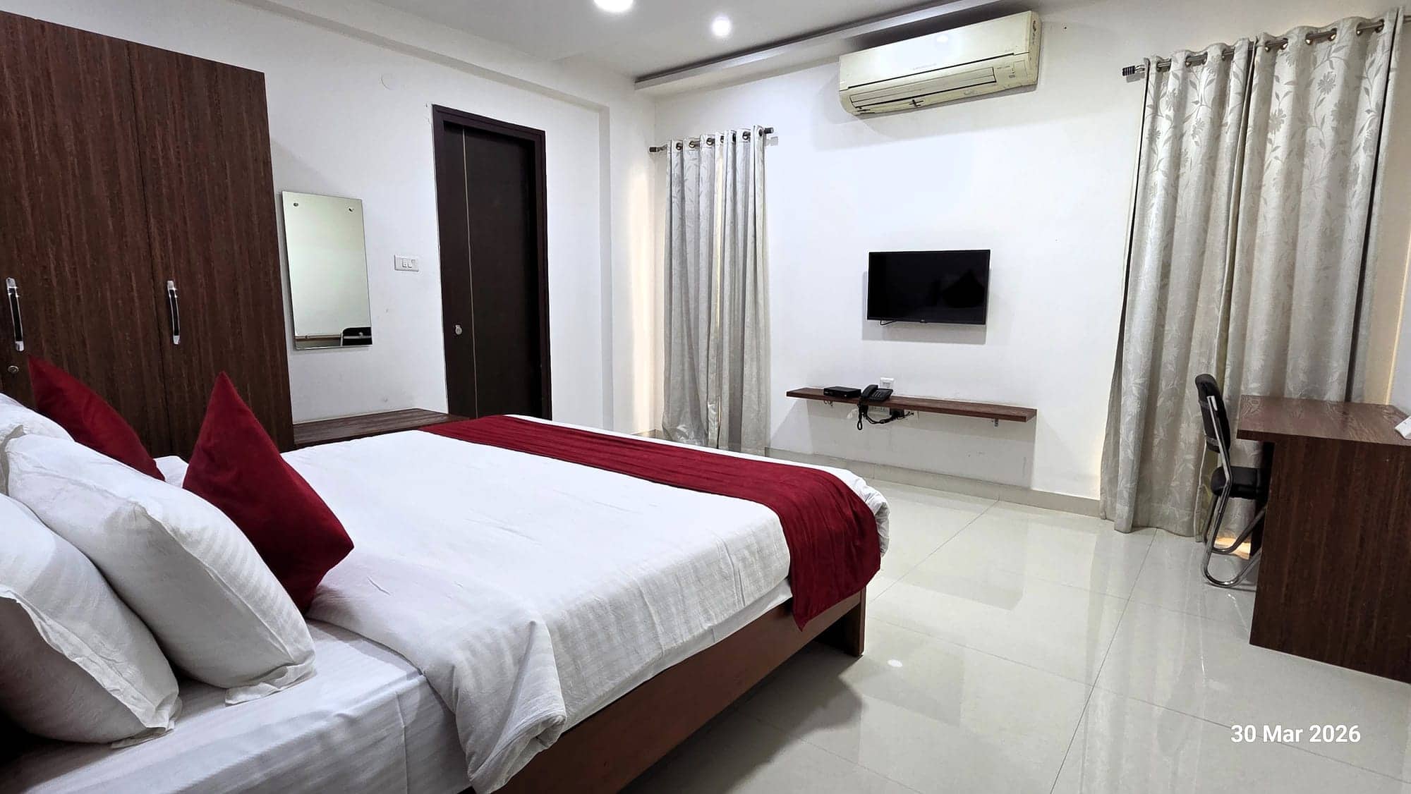 4 BHK — photo 3